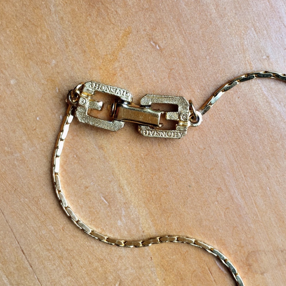 Vintage Givenchy 80s curved mauve signed necklace - Picture 12 of 16